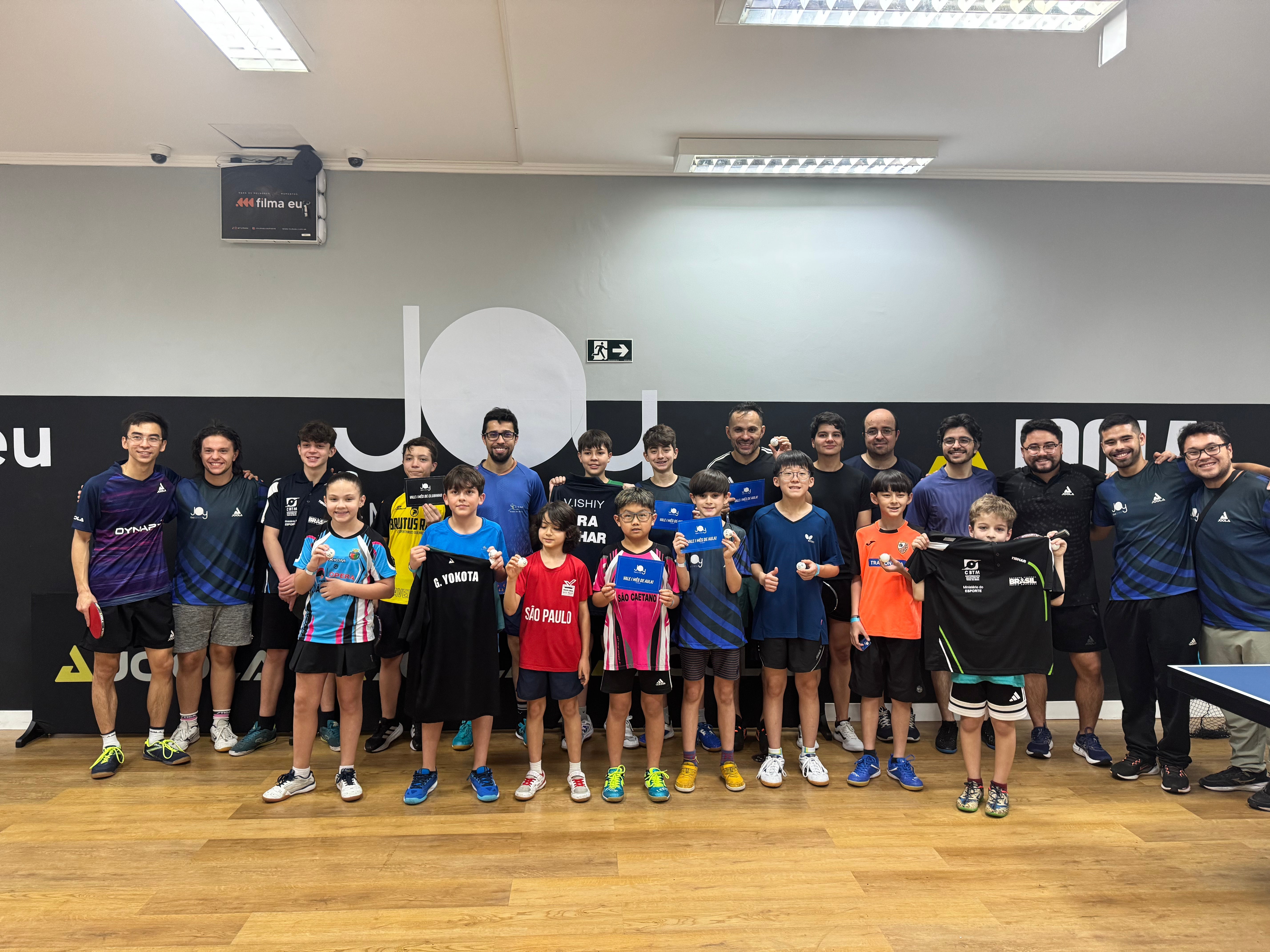 Clínica com Vitor Ishiy lota a Joy Tênis de Mesa e entrega imersão rara de alto rendimento